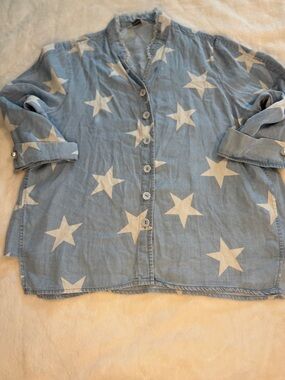 MULTIPLES Blue Star Print Denim Tunic Shirt Pearl Buttons Frayed Neck EUC
